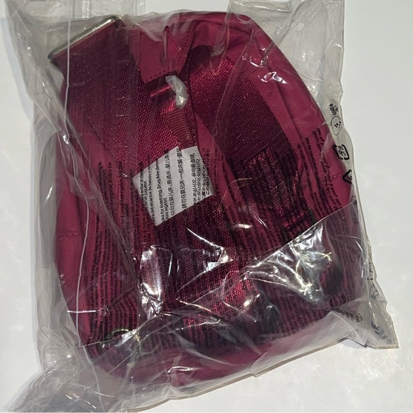 Lululemon Everywhere Sling Bag 2L Berry Rumble With Silver Hardware NWT - Picture 5 of 5